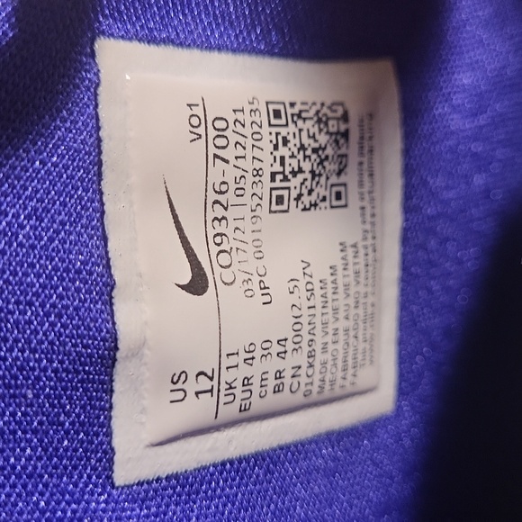 Nike Kyrie, World 1 People, Yellow Black, Basketball Shoes - Picture 5 of 6